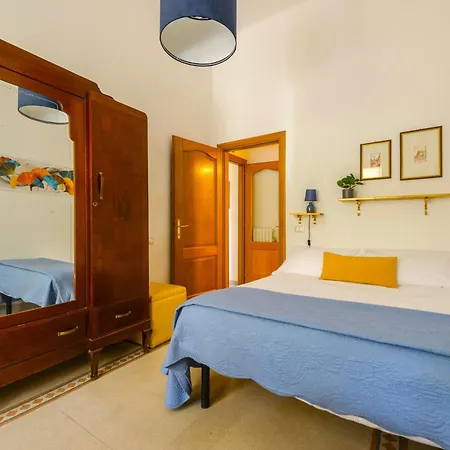 Hostly-la Casa Di Marta-two Steps From The Tower Lägenhet