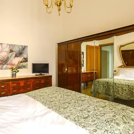 Hostly-la Casa Di Marta-two Steps From The Tower *