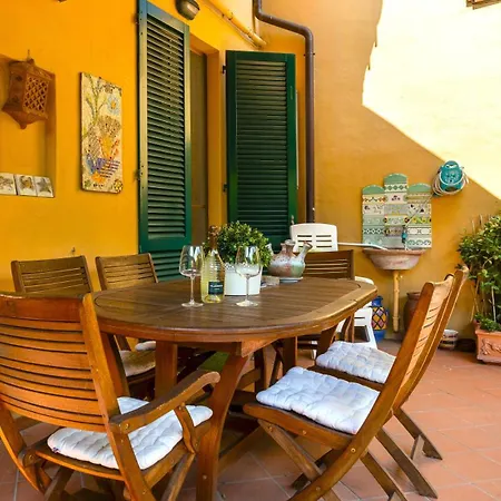 Hostly-la Casa Di Marta-two Steps From The Tower *